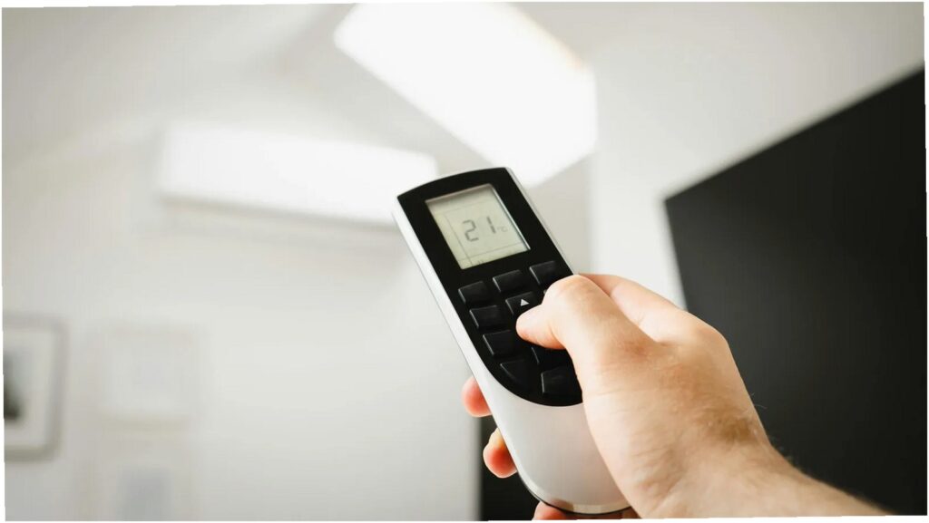كيفية استخدام المكيف والمروحة معاً لخفض فاتورة الكهرباء في الصيف 7 Como Usar El Aire Ac 0