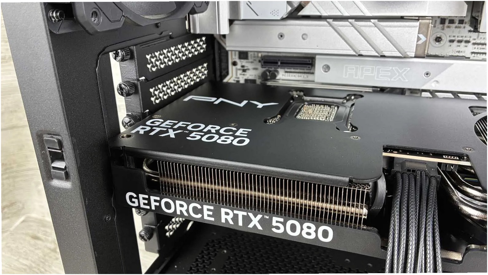 مراجعة Pny Rtx 5080 Slim: أنحف بطاقة Rtx 5080 في السوق.. هل تستحق الشراء؟ 2 Pny Rtx 5080 Slim R 0